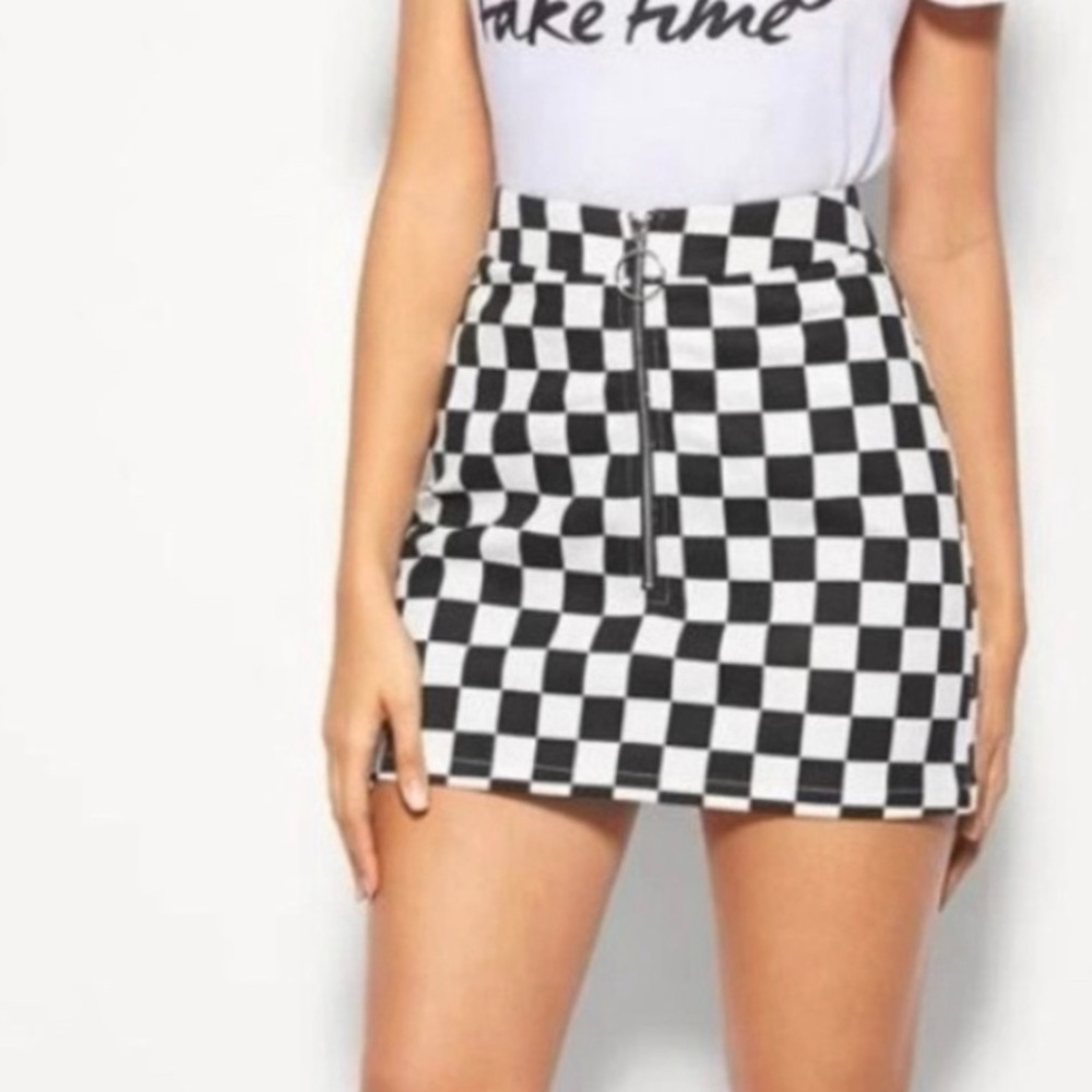 Checkered skirt with zip detailing sz S
